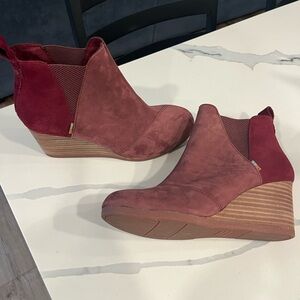 Tom’s Kelsey‎ Wedge Ankle Booties Burgundy size 7.5